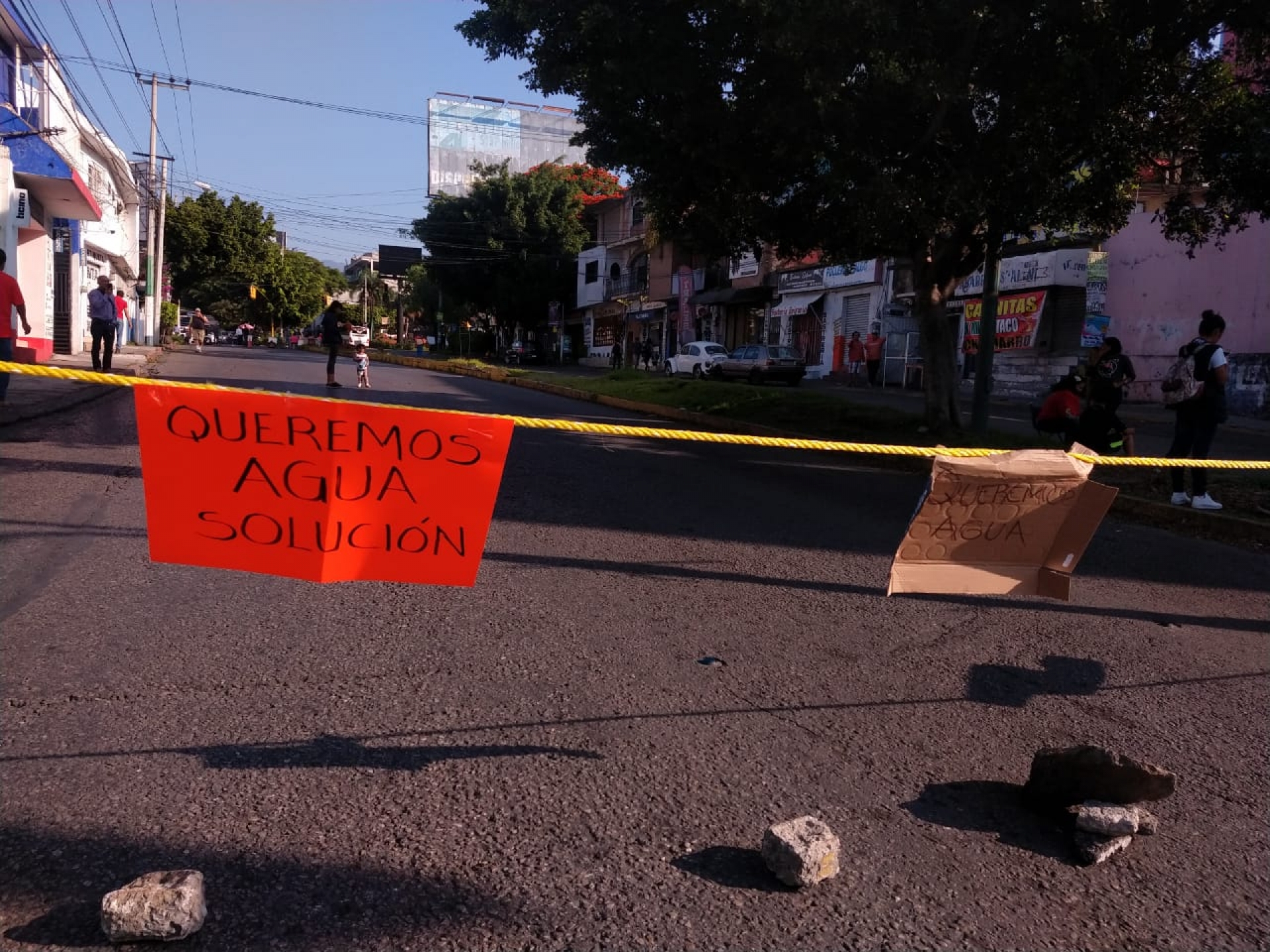 Protestan vecinos de la colonia Lomas de la Selva por falta de agua