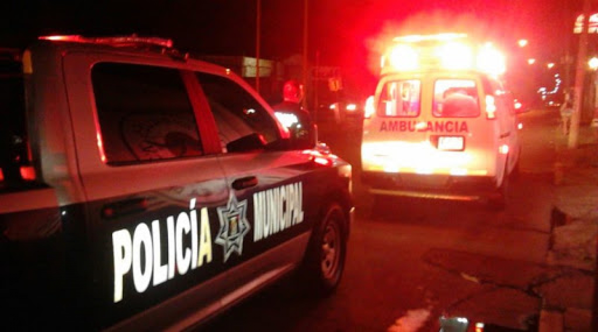 Chocó contra una barda: su esposa murió