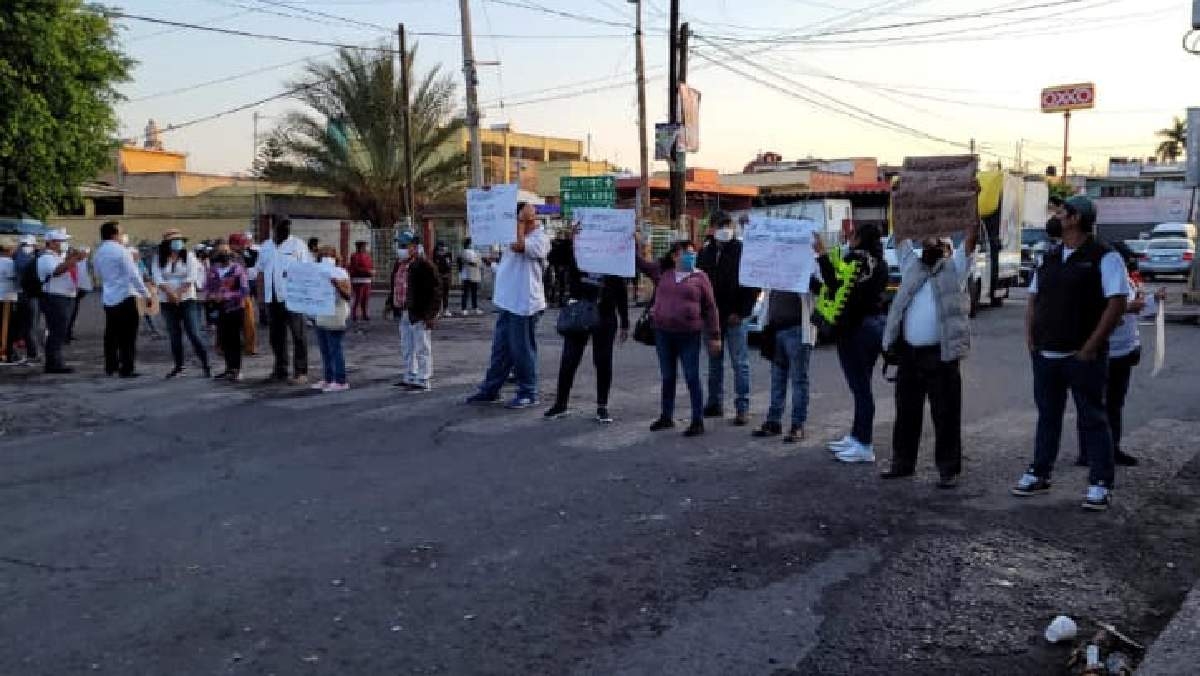Paralizan trabajadores municipales de Cuautla oficinas y vialidad