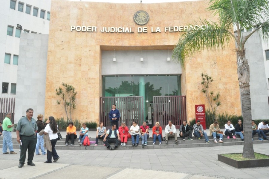 Protestan en juzgados; exigen liberación de normalistas presas