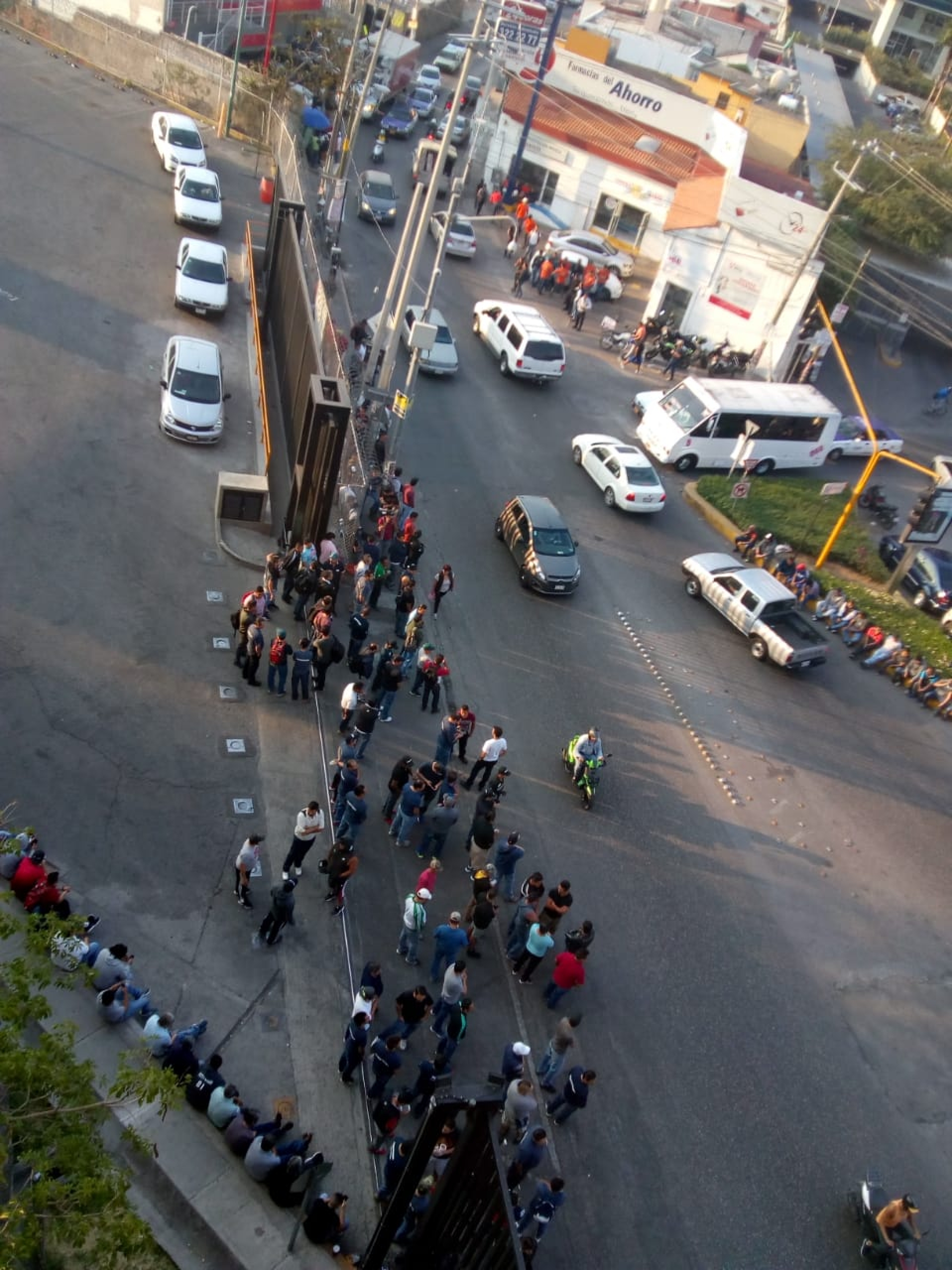 Protestan trabajadores de empresa Firestone en Cuernavaca