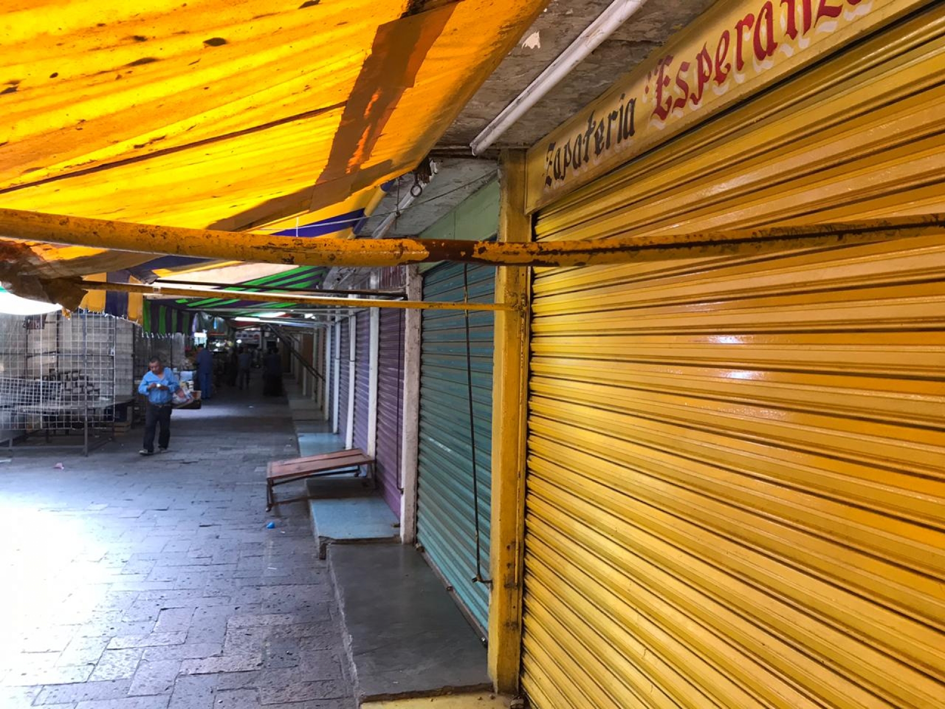 Demandan seguridad comerciantes del mercado ALM, ante el temor de saqueos