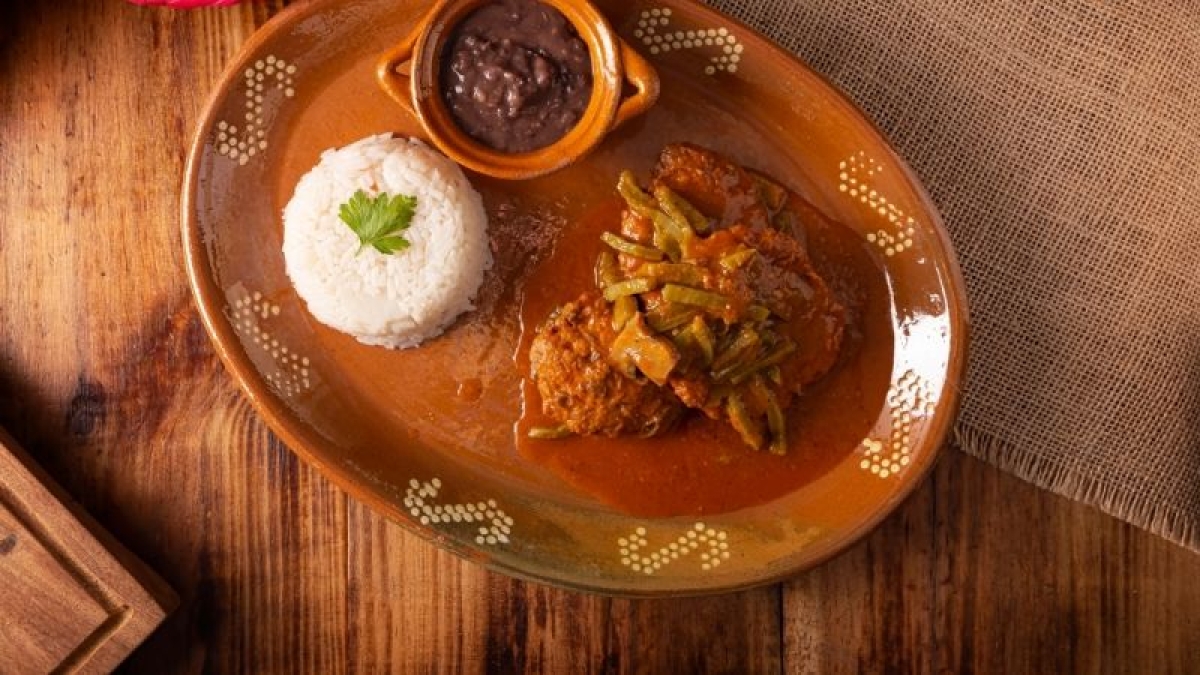 ¿Qué hacer de comer? Prepara unas tradicionales tortitas de carne con nopales