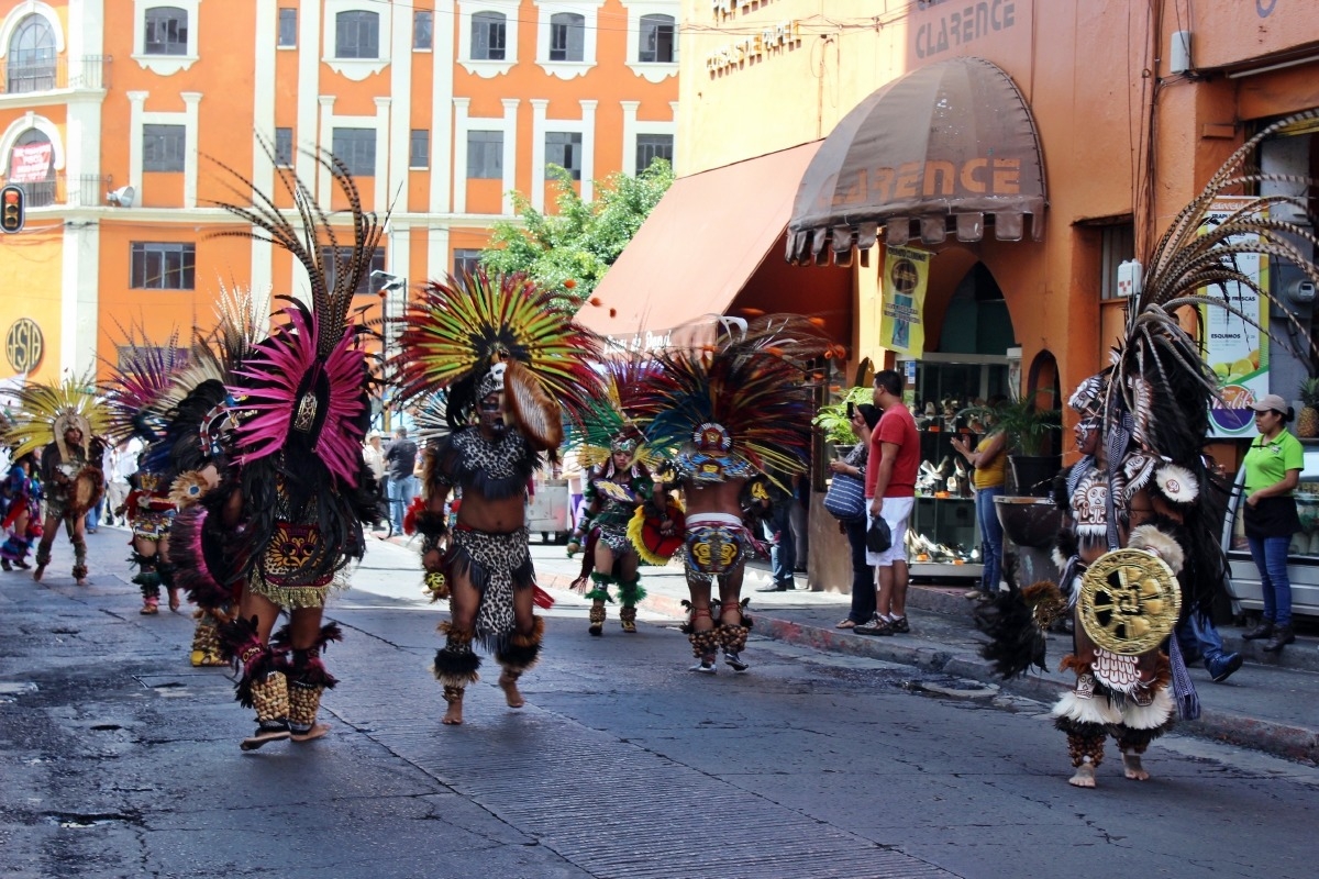 Gritos, marchas, plantones