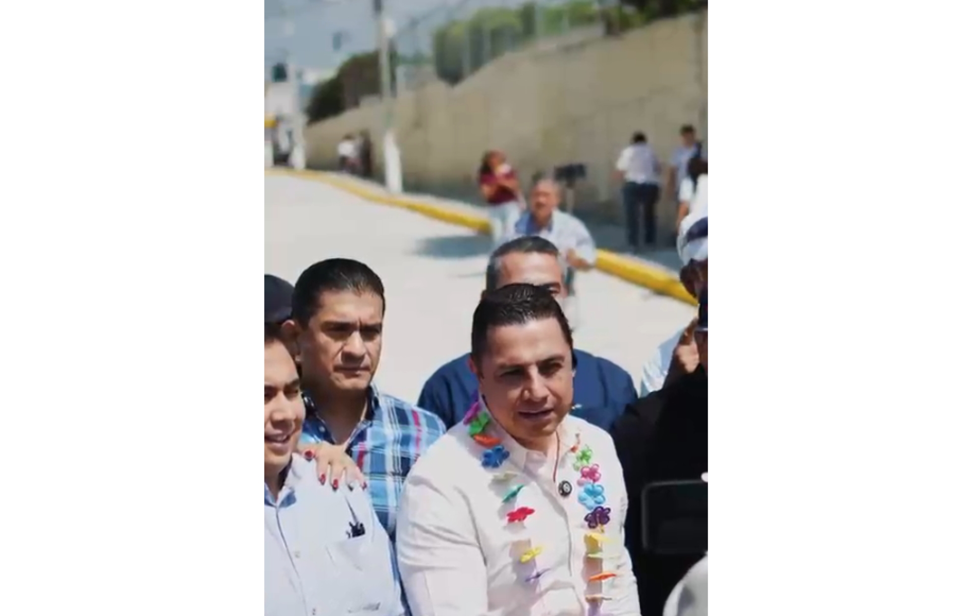 Entrega Eder Rodríguez Casillas rehabilitación de avenida principal a vecinos de la Otilio Montaño