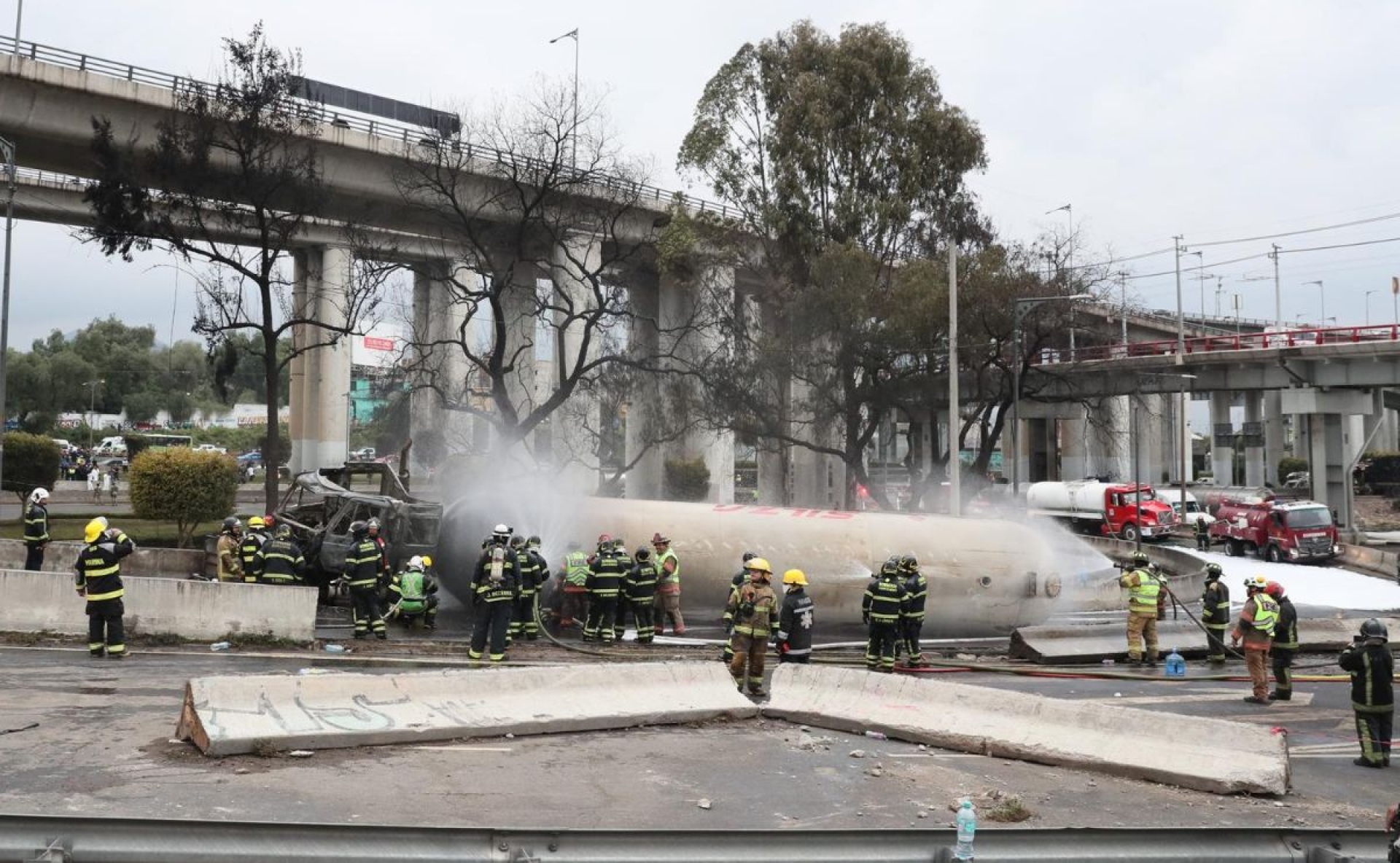 Ruptura de tanque generó fuga y explosión de pipa; Fiscalía descarta bache