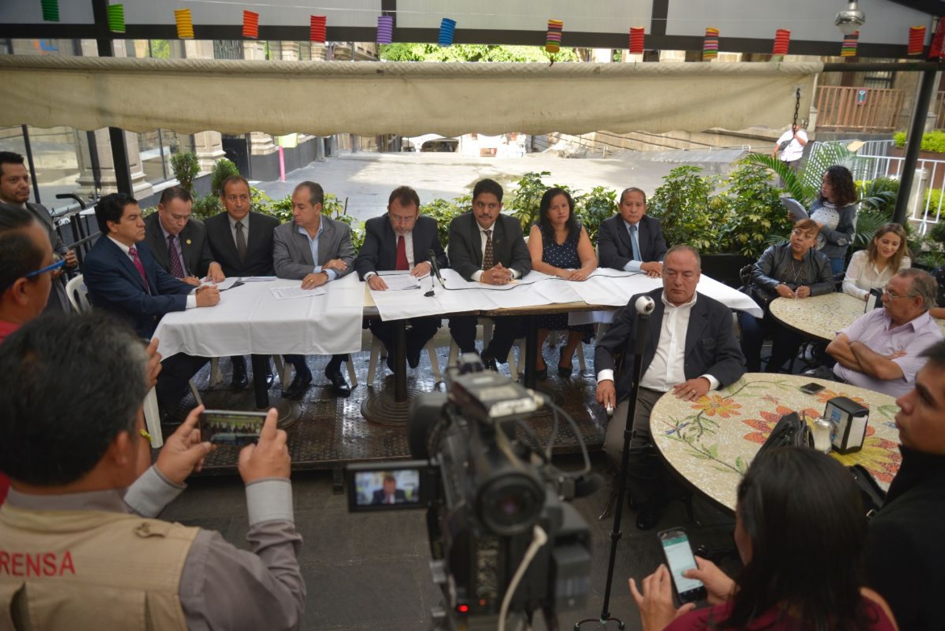 Abogados también exigen a diputados actuar contra excesos de la anterior legislatura