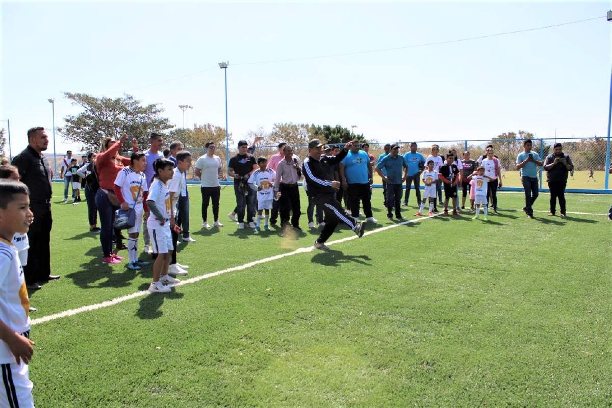 Entrega Alcalde de Yecapixtla cancha deportiva a habitantes de Huexca