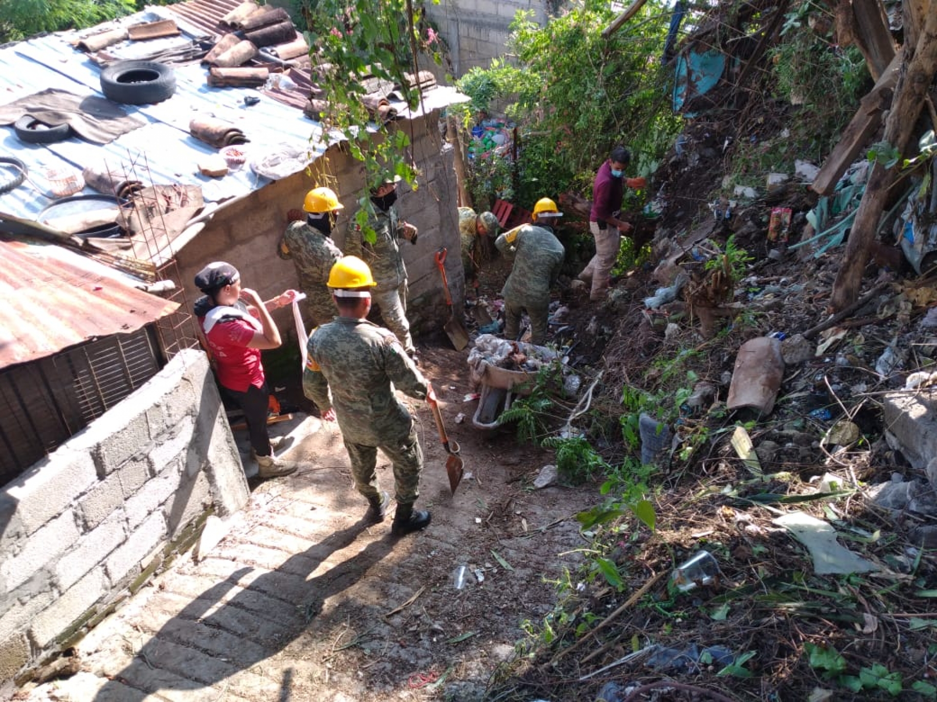 Personal de la 24 Zona Militar aplica Plan DN-III-E en Tehuixtla