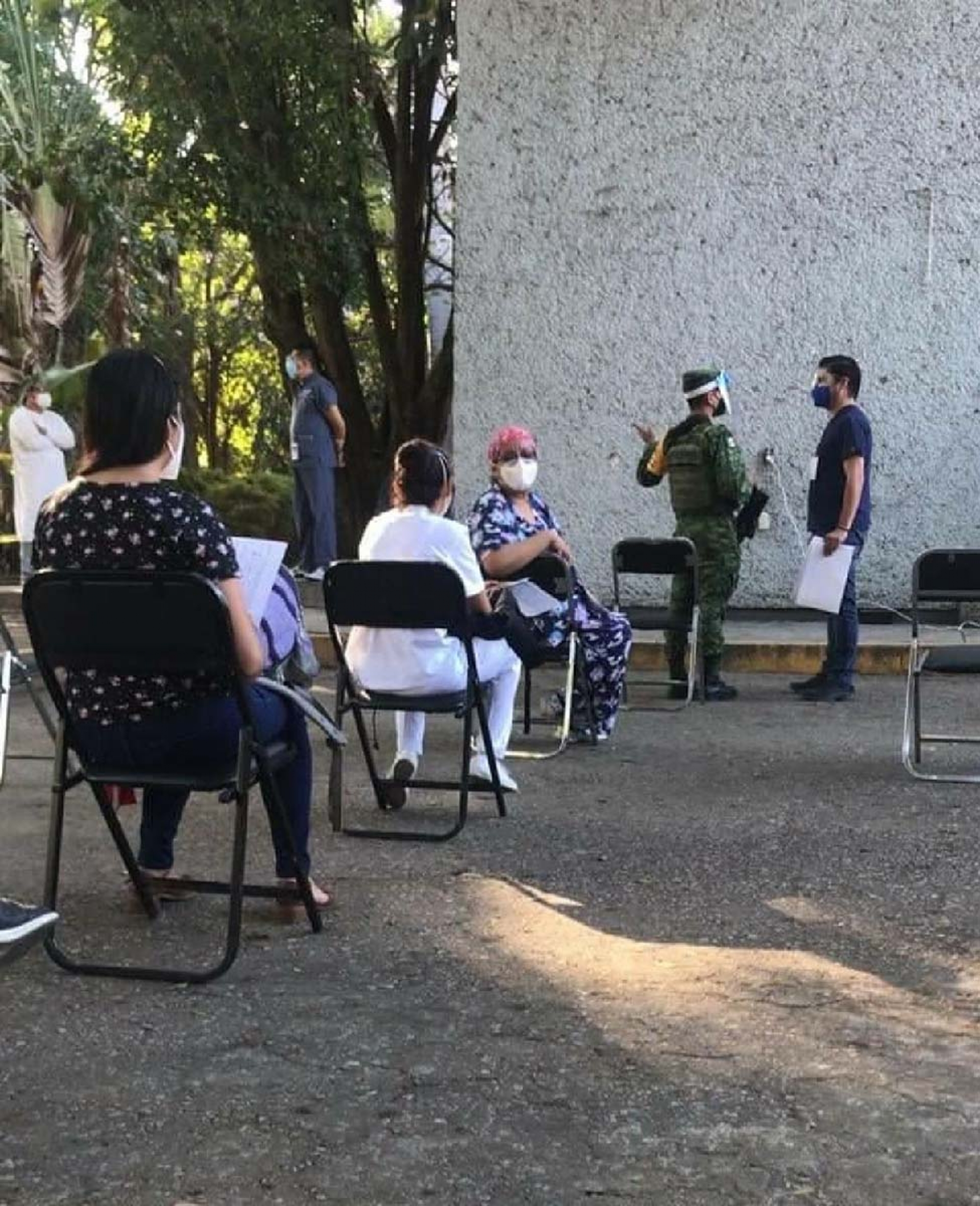 Inicia vacunación contra el covid-19 en la región oriente