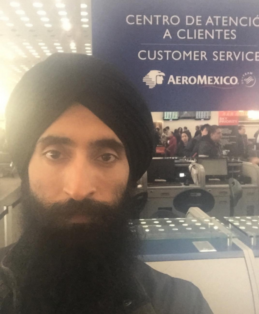 Actor indio-americano exige a Aeroméxico una disculpa pública por no respetar su religión