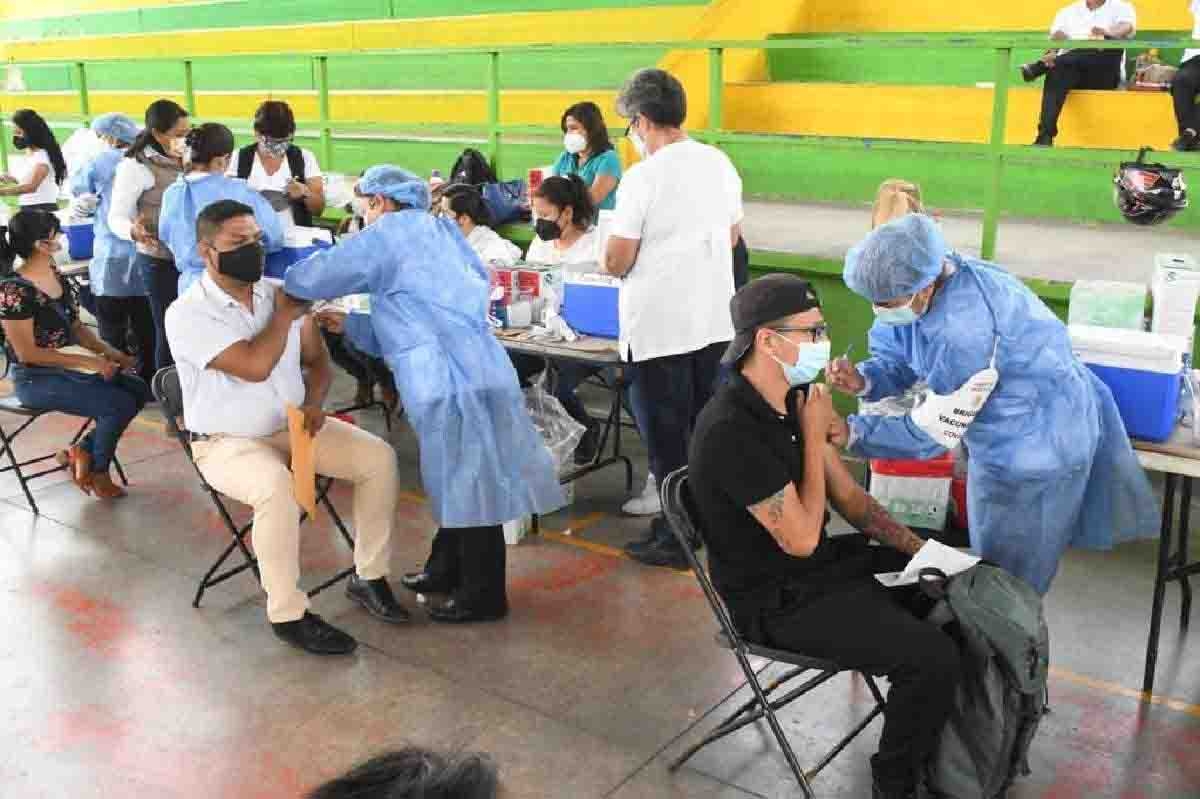 Inicia aplicación de vacuna anticovid a personas de 30 a 39 años