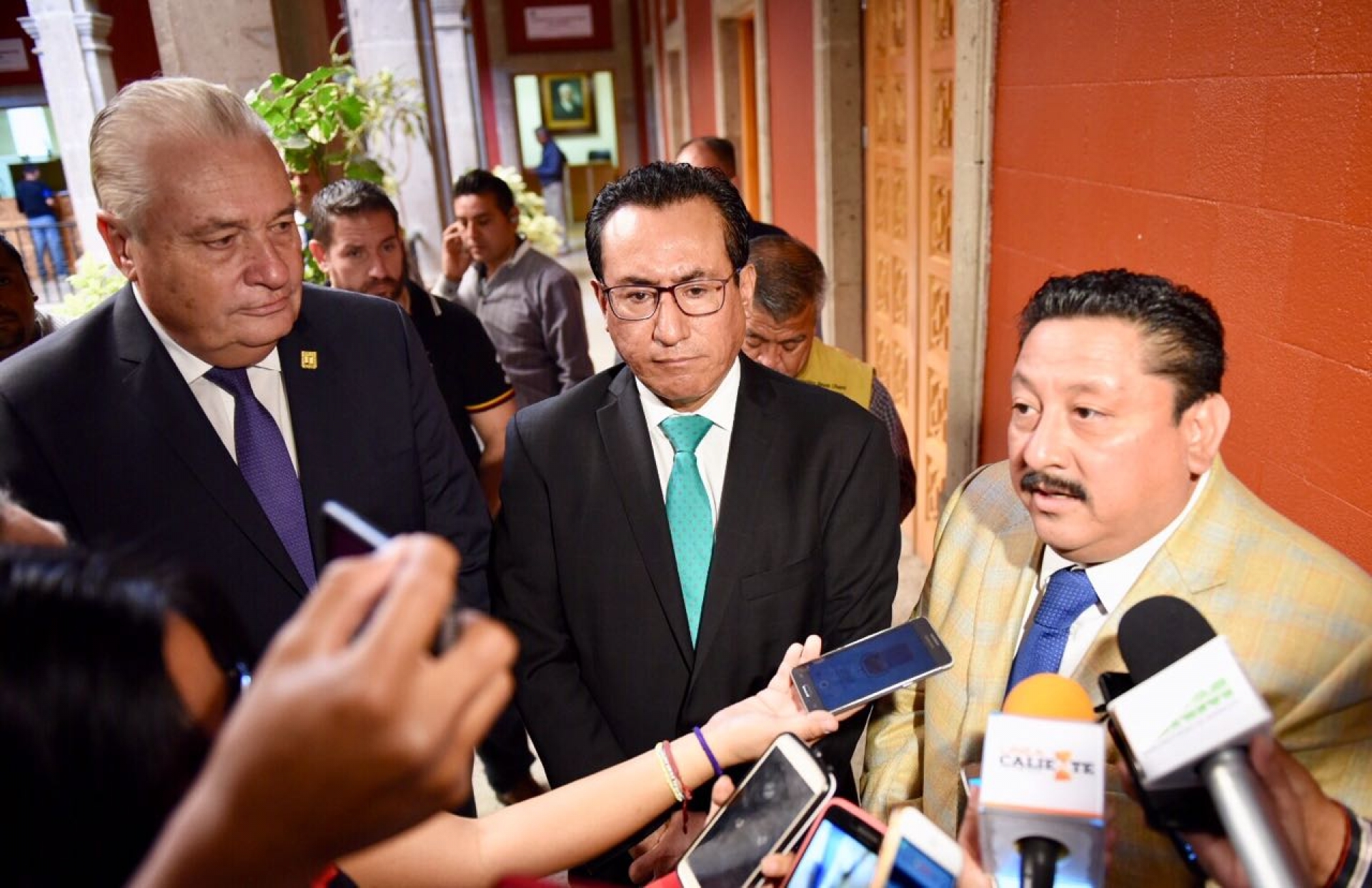 Acuerdan con fiscales revisar adeudos de anterior administración, en mesa de trabajo
