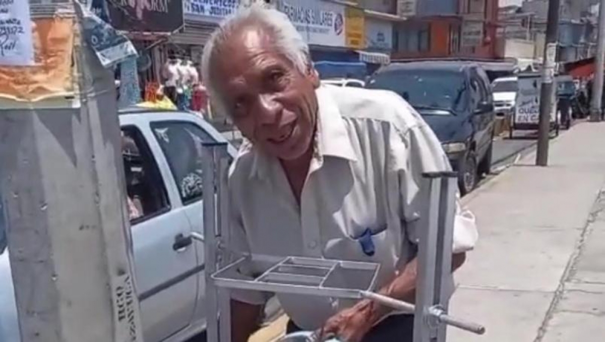 Abuelito mexicano inventa 'estufa solar'