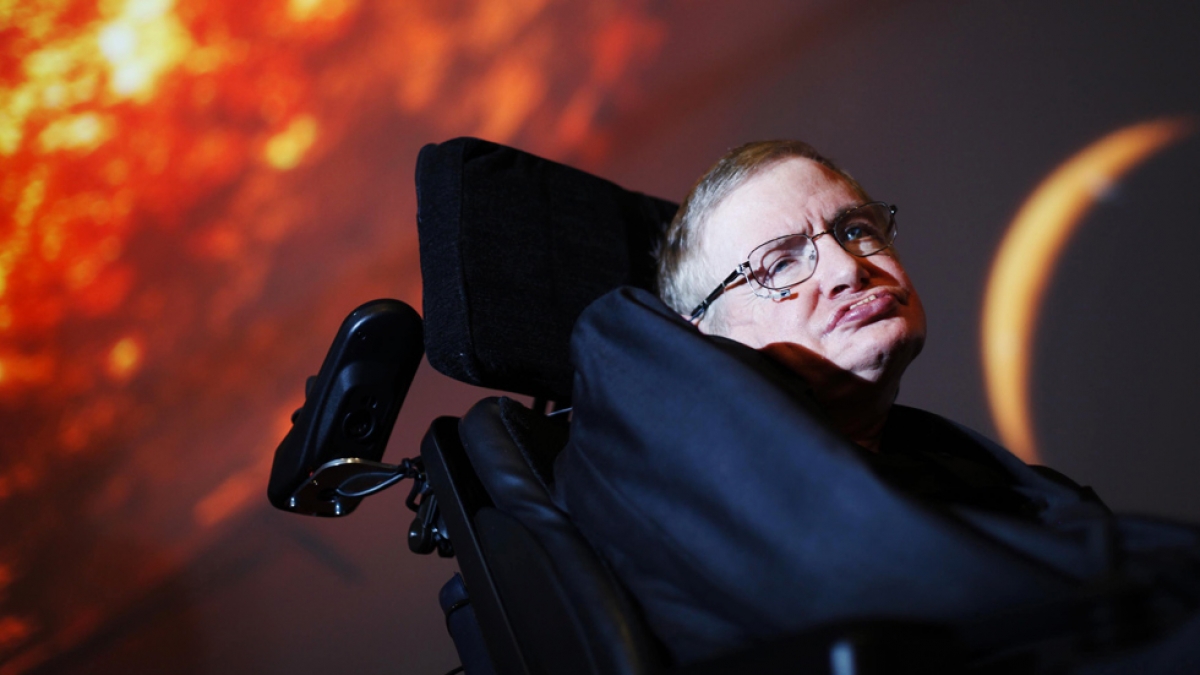 La inteligencia artificial acabará con la clase media: Stephen Hawking