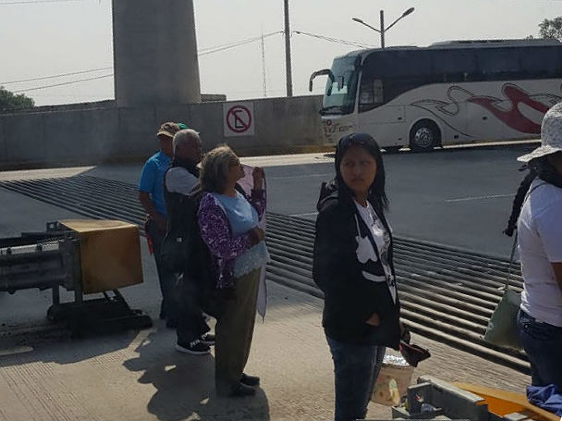 'Toman' manifestantes la caseta de cobro en Tlalpan