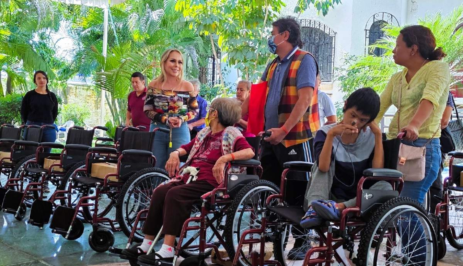 Entrega DIF Cuautla aparatos funcionales a personas con discapacidad