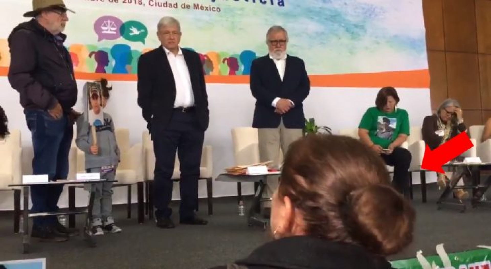 “EPN dejó el país hecho un cementerio”: llora madre de desaparecido y pide ayuda a AMLO para hallarlo (VIDEO)