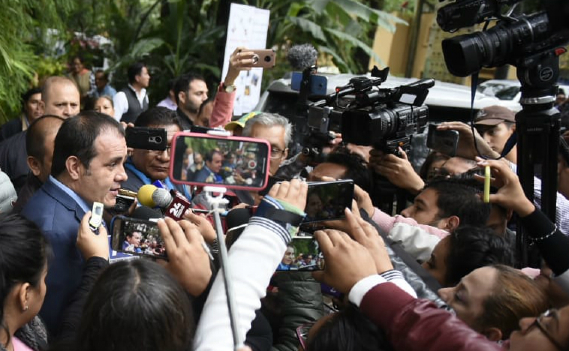 Abogará Cuauhtémoc Blanco para que autos de Morelos siempre circulen en CDMX