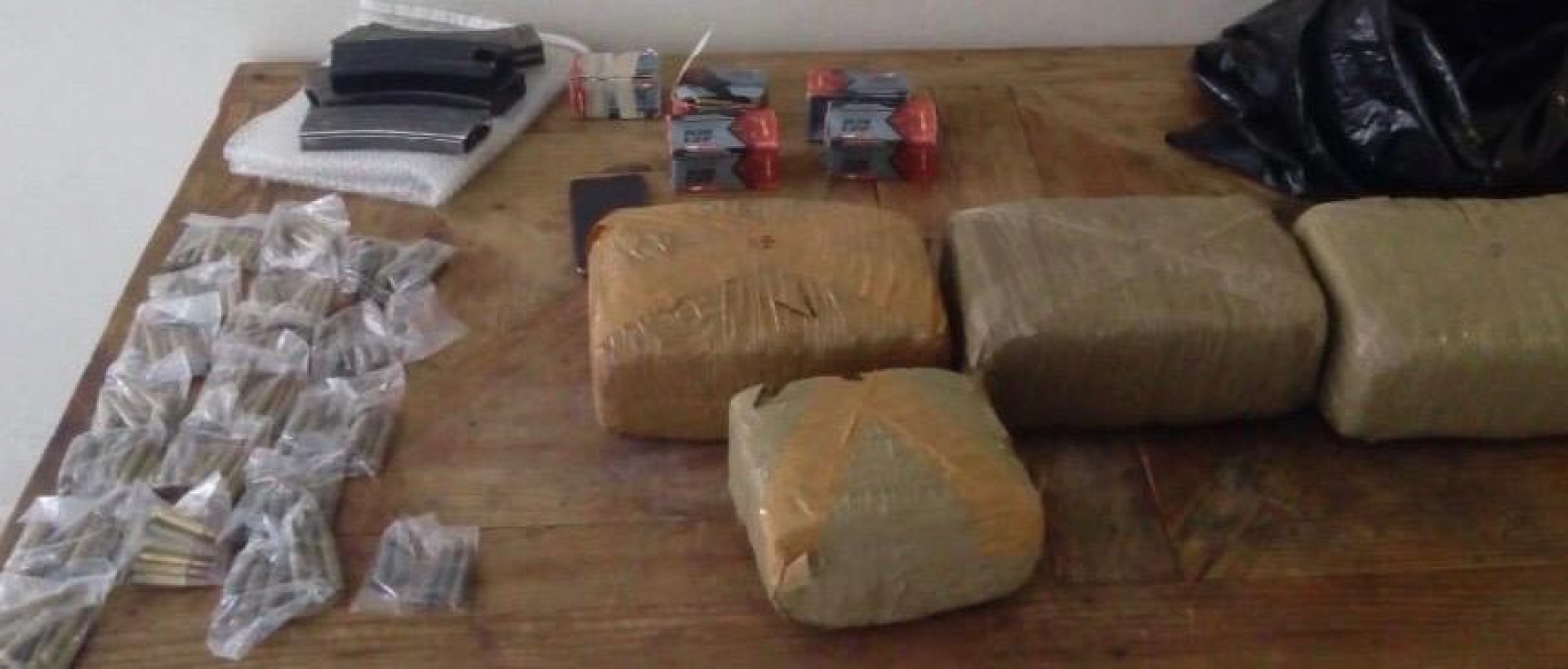 Asegura Policía Morelos a un hombre con cartuchos útiles y droga