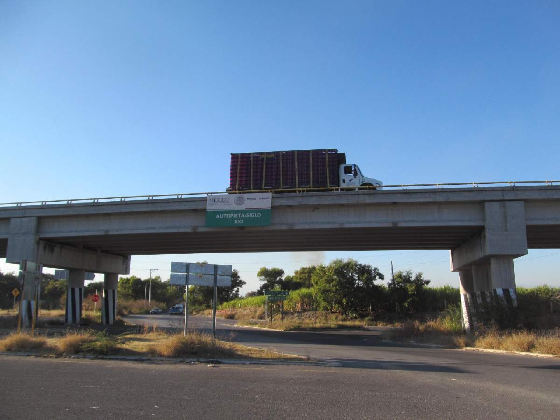 Se roban un cargamento de motocicletas en la autopista Siglo XXI