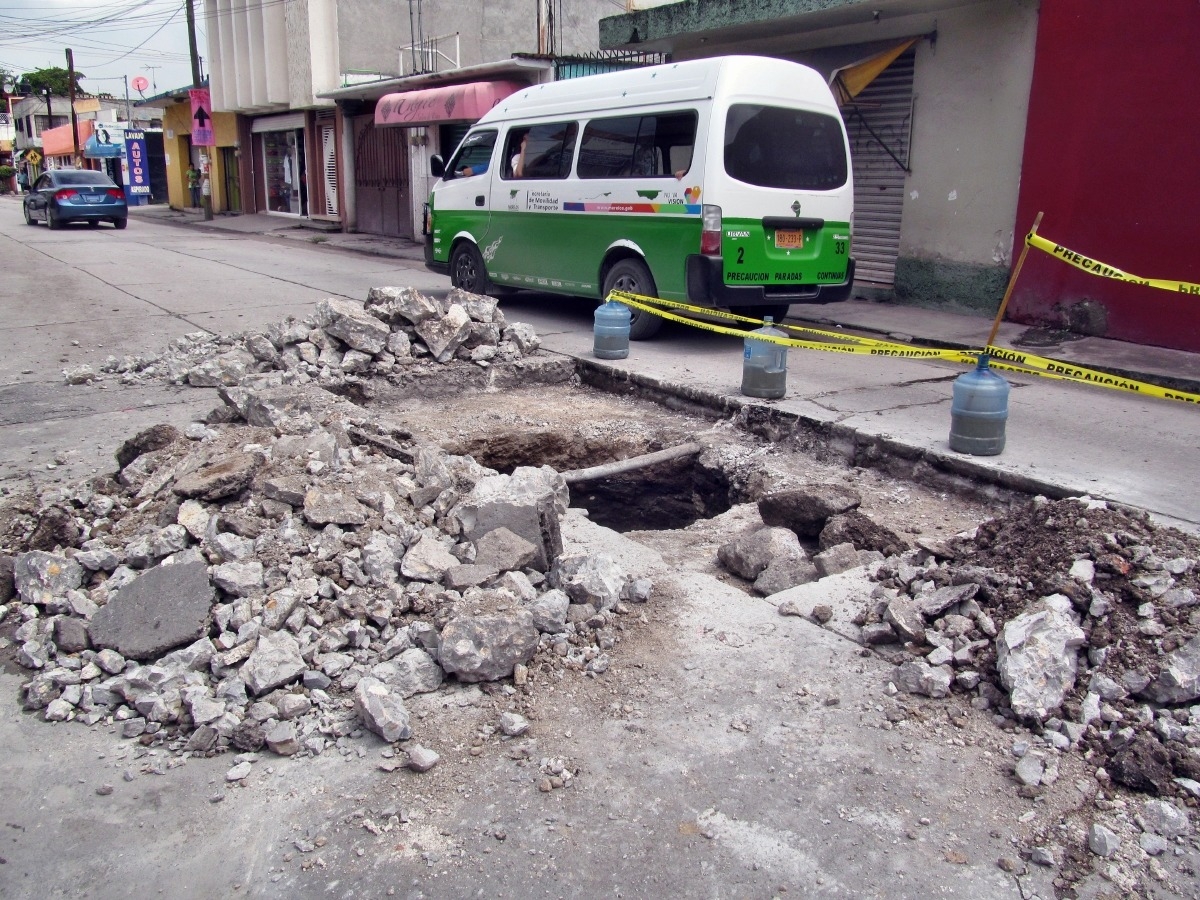 Lluvias causan hundimiento en calle del centro de Jojutla