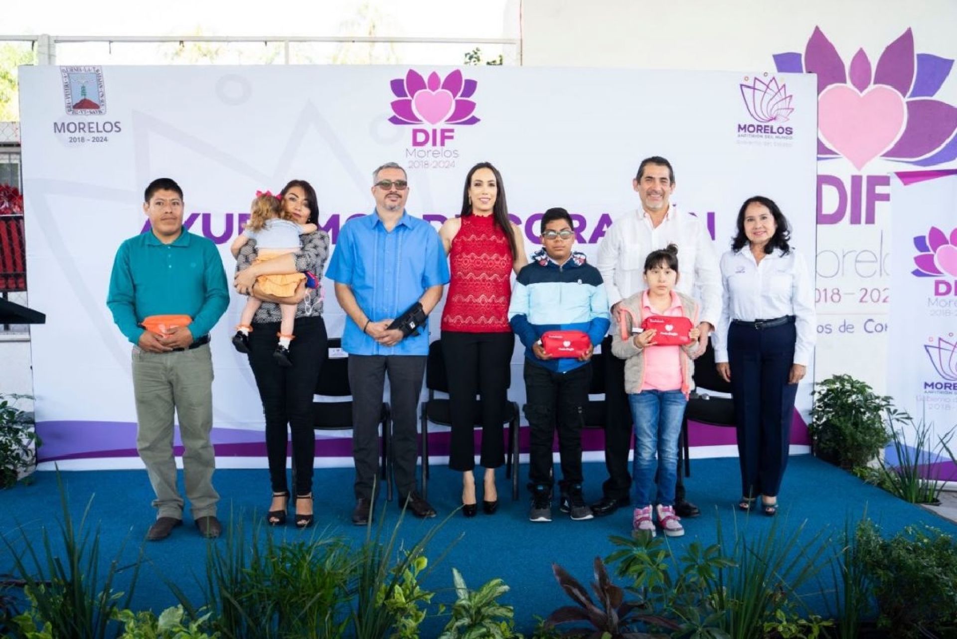 Entrega DIF estatal aparatos auditivos