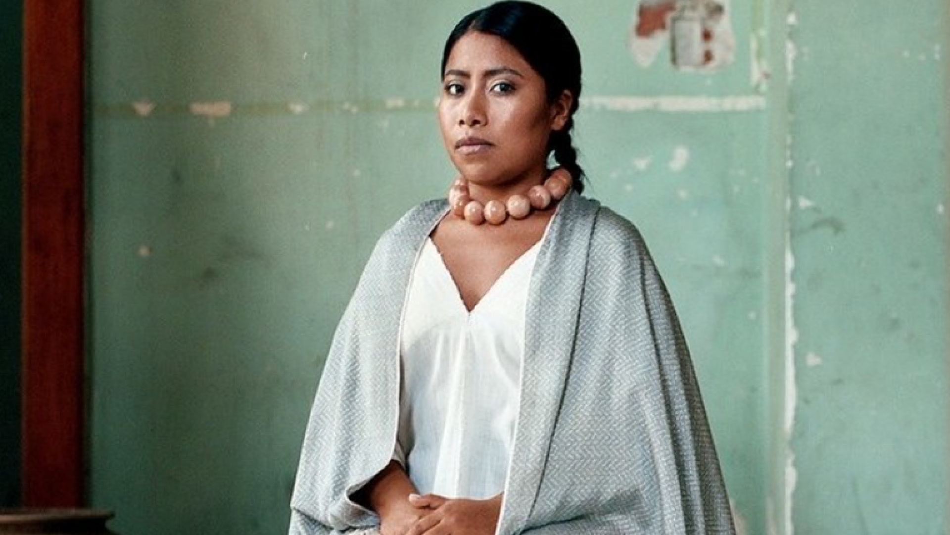Vogue 'presume' a Yalitza Aparicio