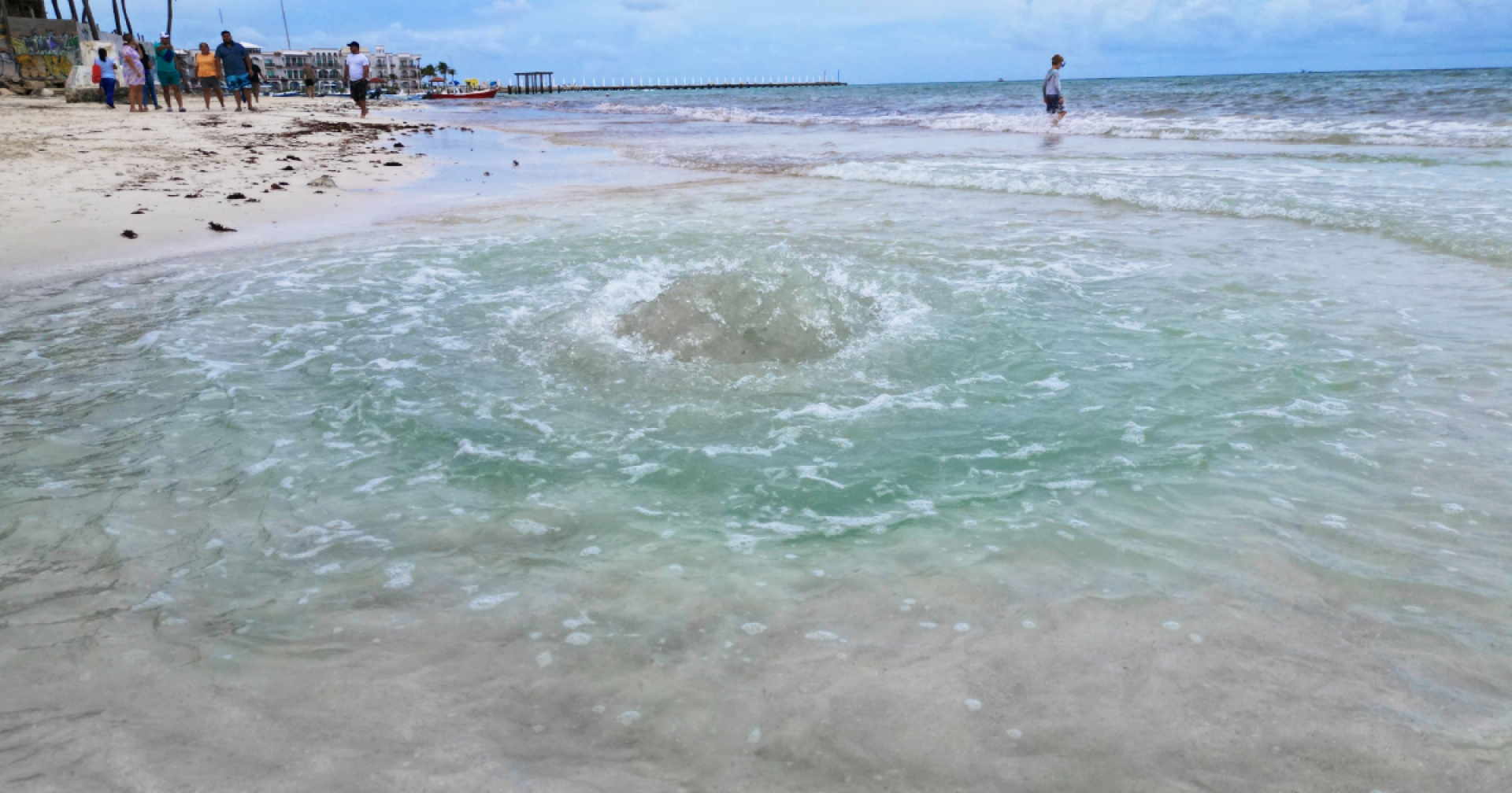 Quintana Roo: aparecen 'ojos de agua' en playas tras lluvias
