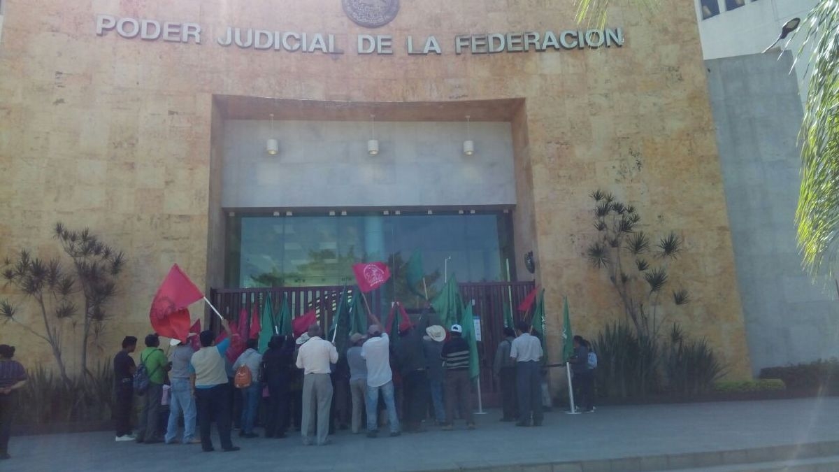 Antorchistas que se oponen a mercado en Totolapan presionan a magistrados federales