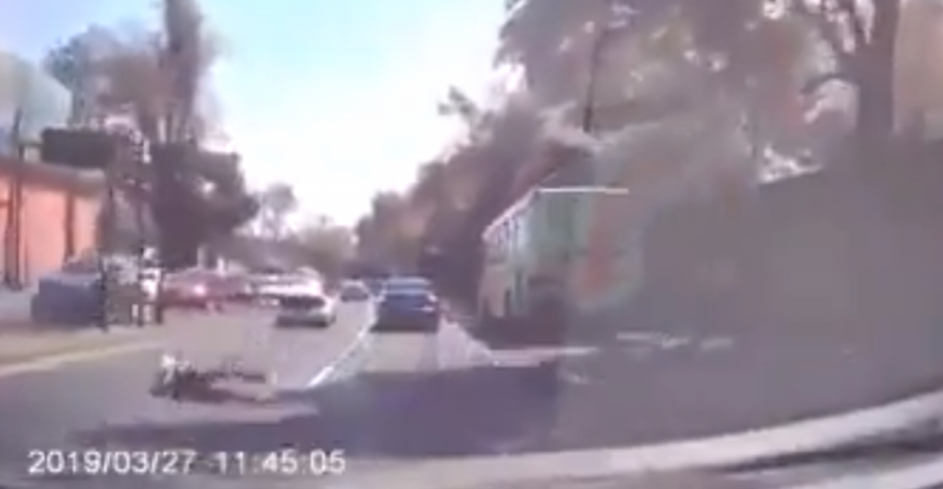 Se lanza de cajuela para huir de secuestro en avenida Constituyentes de la CDMX