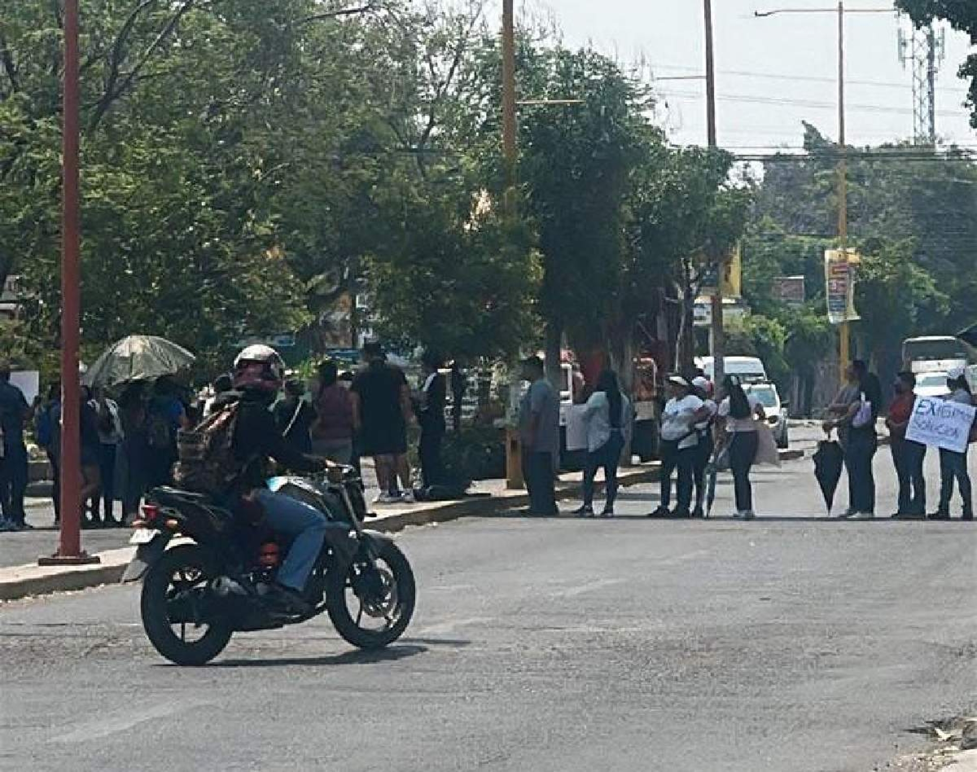 Padres de familia protestan por falta de personal en primaria de Cuautla