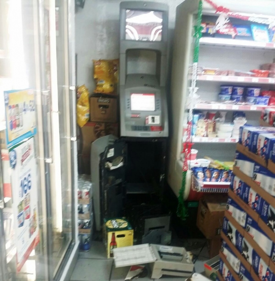 Roban cajero automático en mini-súper