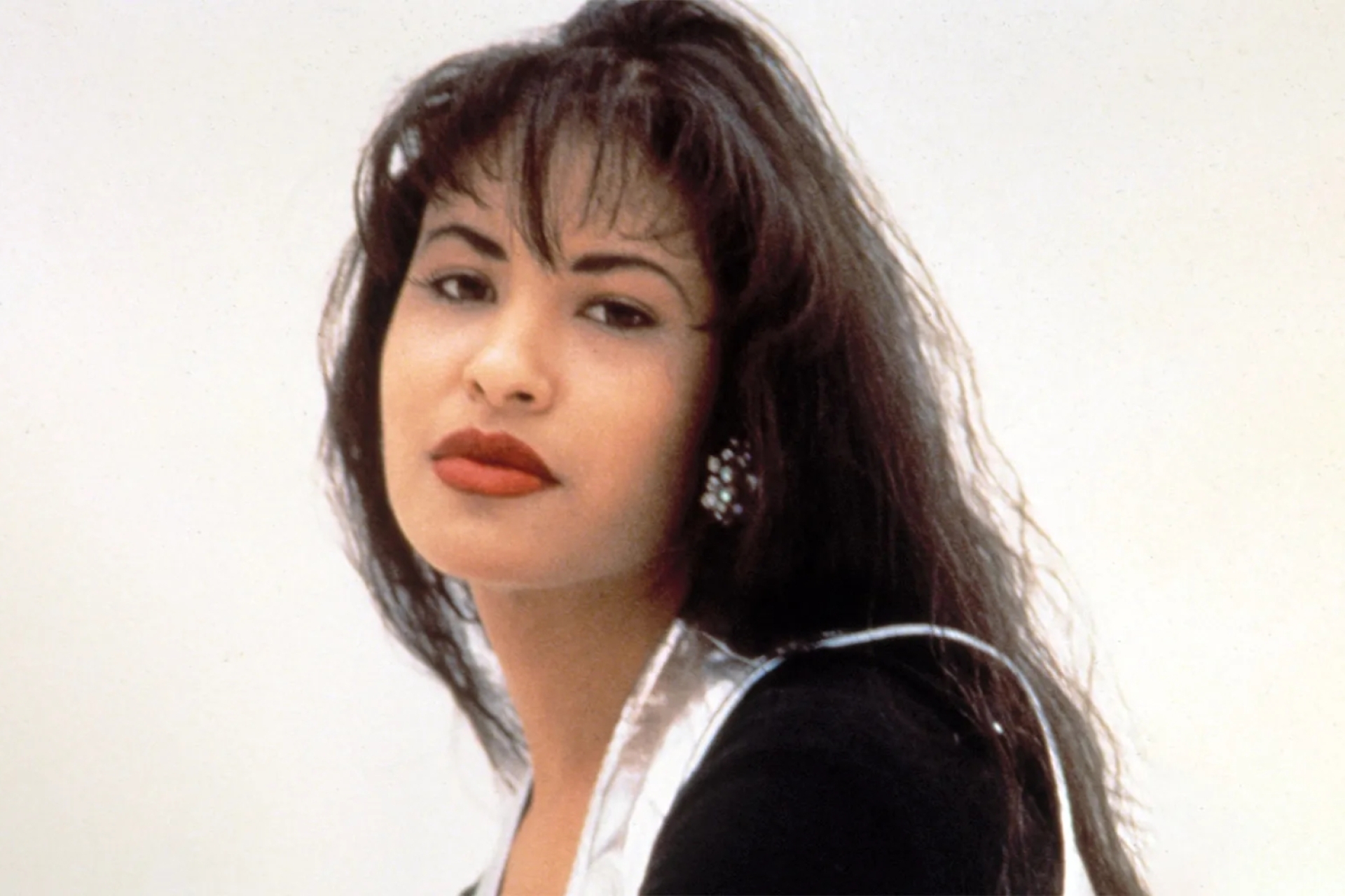 Selena regresa a la pantalla con 'Selena y Los Dinos: A Family’s Legacy', el documental que revela su lado más íntimo