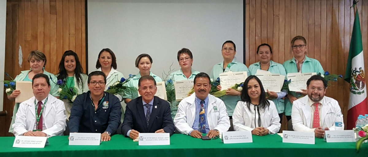 IMSS reconoce a personal que colabora en el fortalecimiento de la atención médica