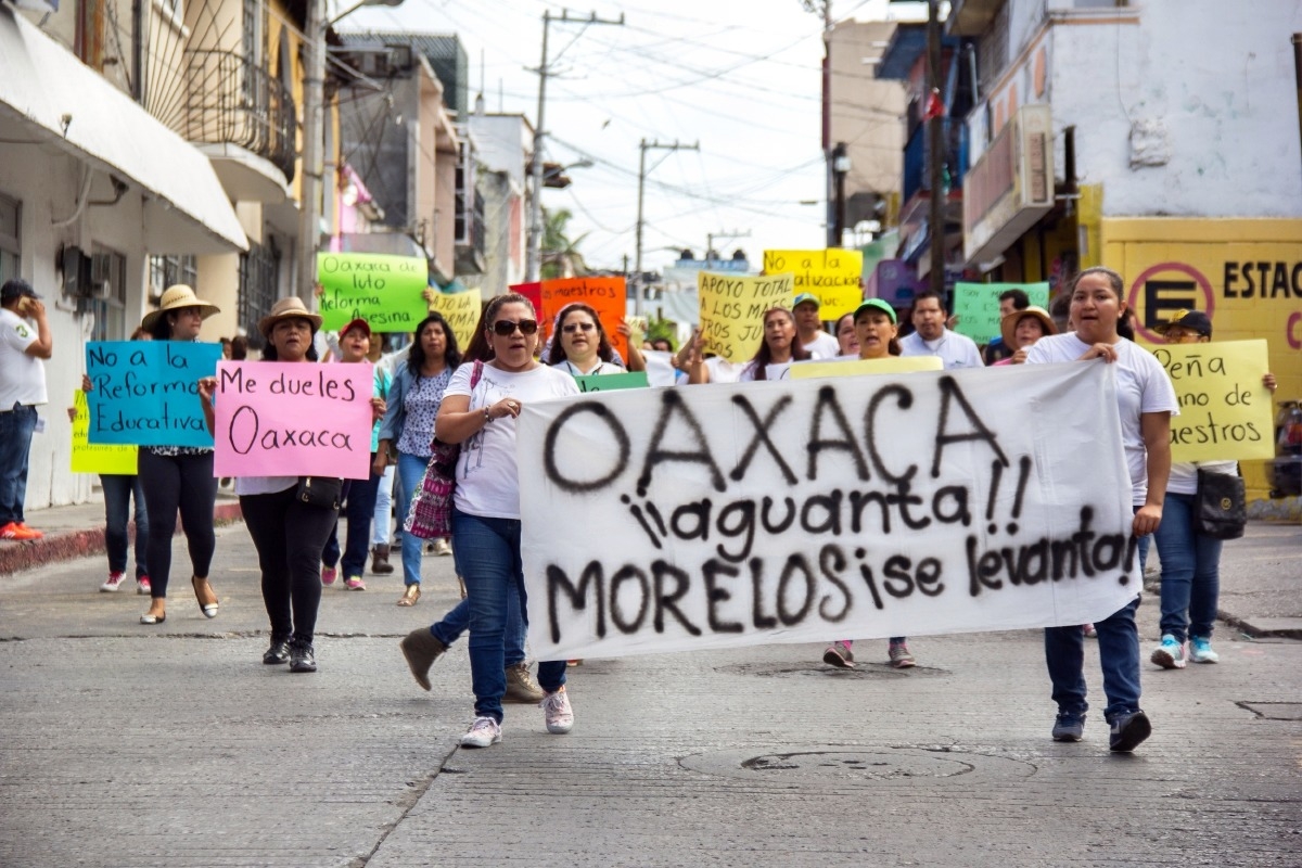 Maestros "liberan" caseta de la autopista del Sol en la comunidad de Ahuehuetzingo