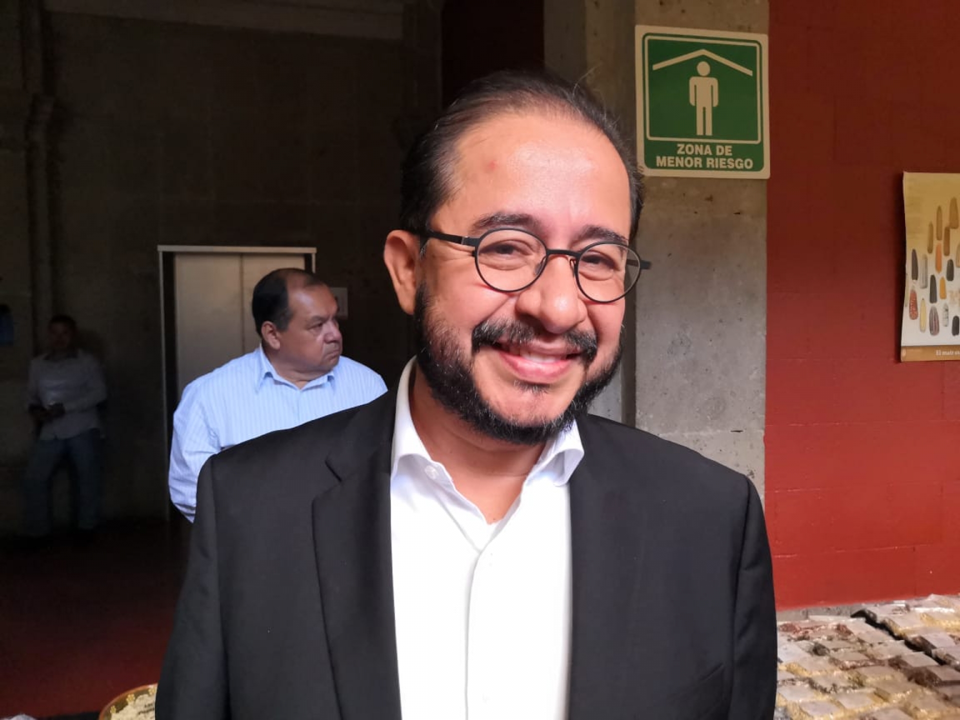 Recursos para mantenimiento de escuelas llegarán en octubre: Hugo Flores