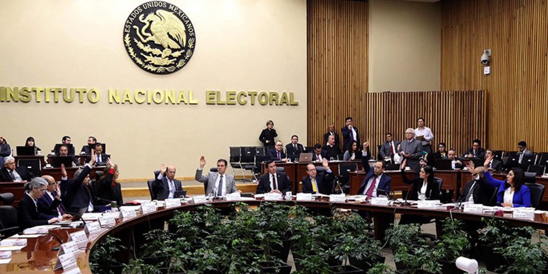INE perfila en más de 422 mdp tope de gastos a independientes