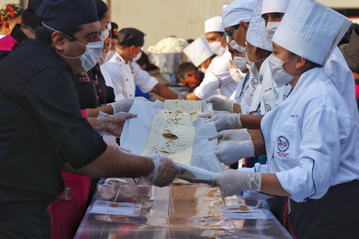 Cuernavaca y empresarios imponen récord con el taco acorazado más grande
