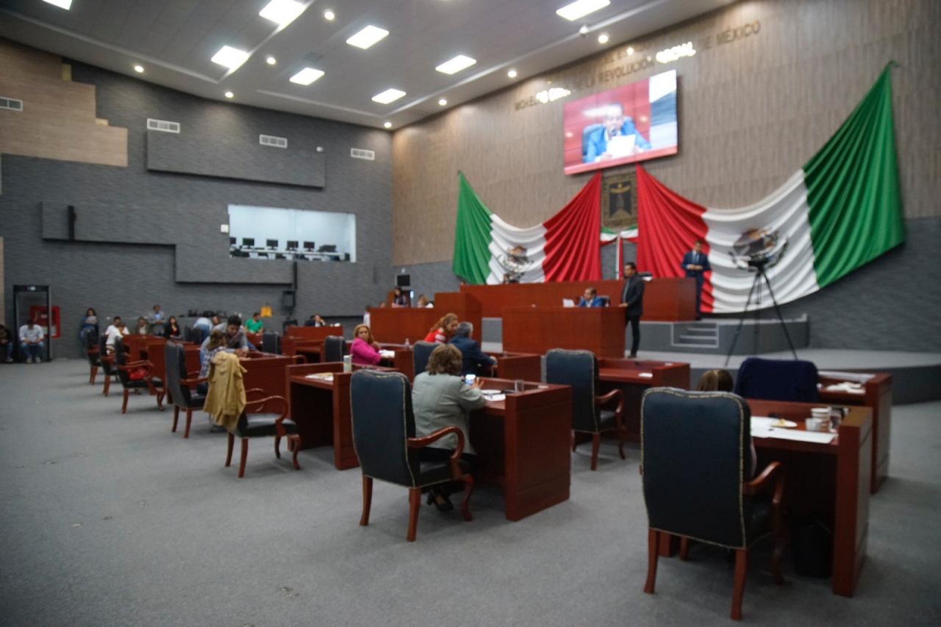 Aprueban acuerdo por el cual actuales magistrados sólo durarán 14 años en el cargo