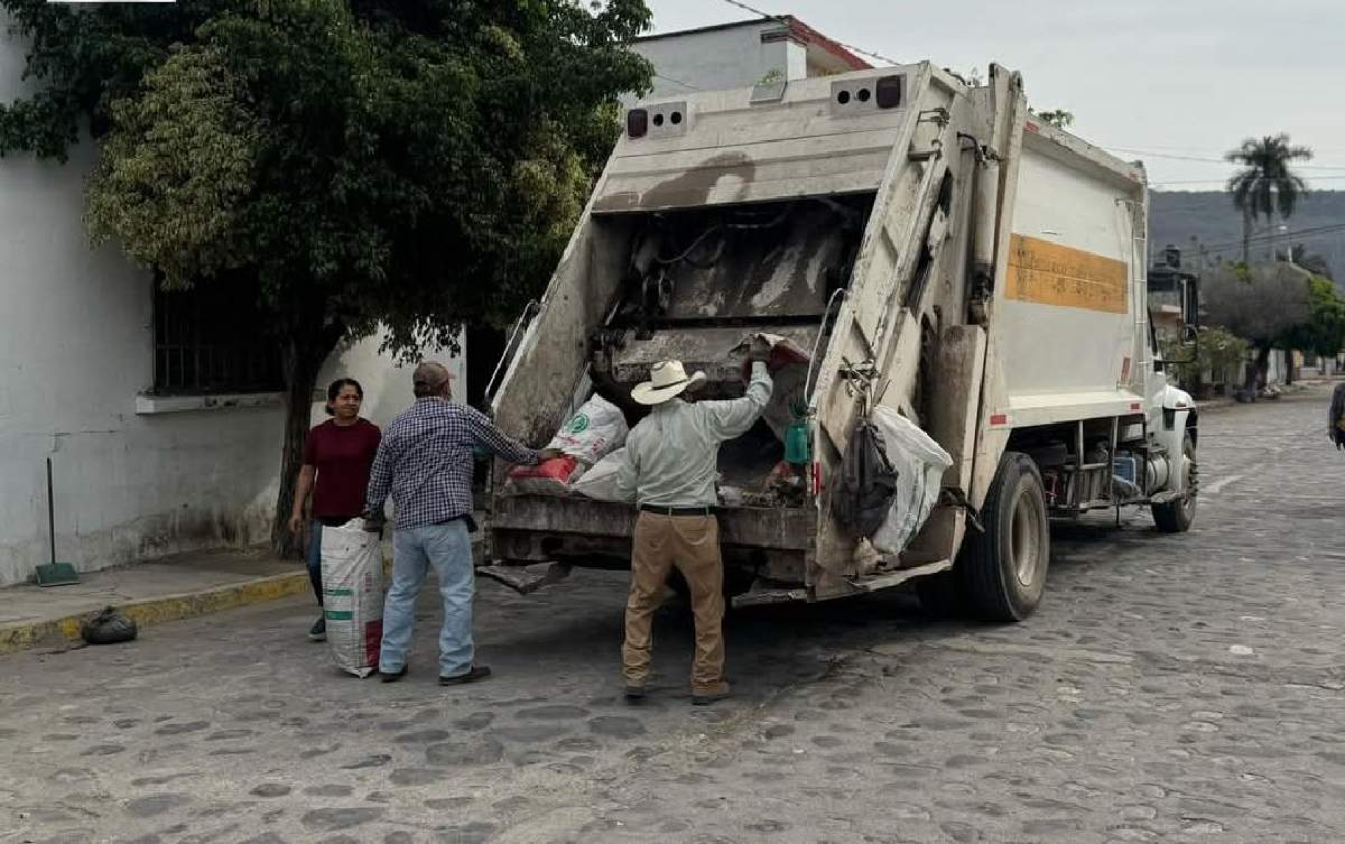 Restablecen servicio de recolección de basura en Tlaltizapán