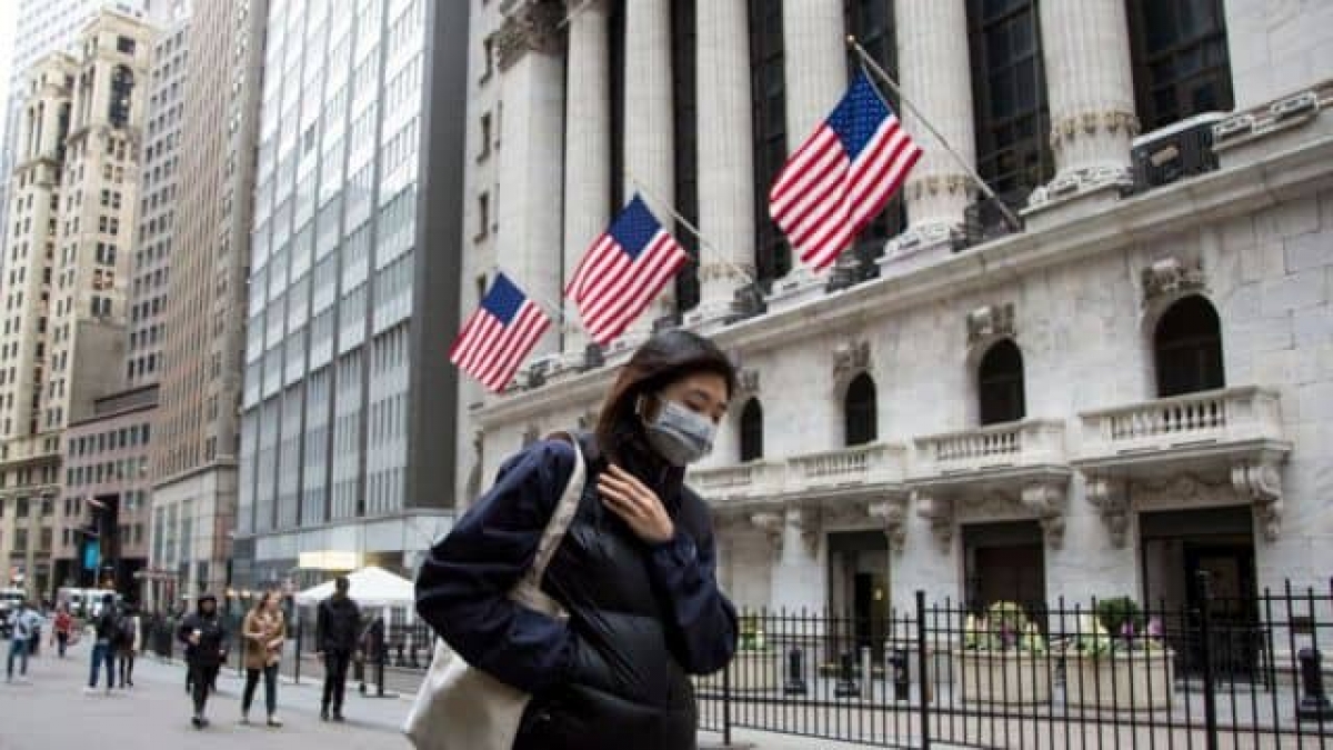 Estados Unidos tiene en promedio 100 mil nuevos casos de COVID al día