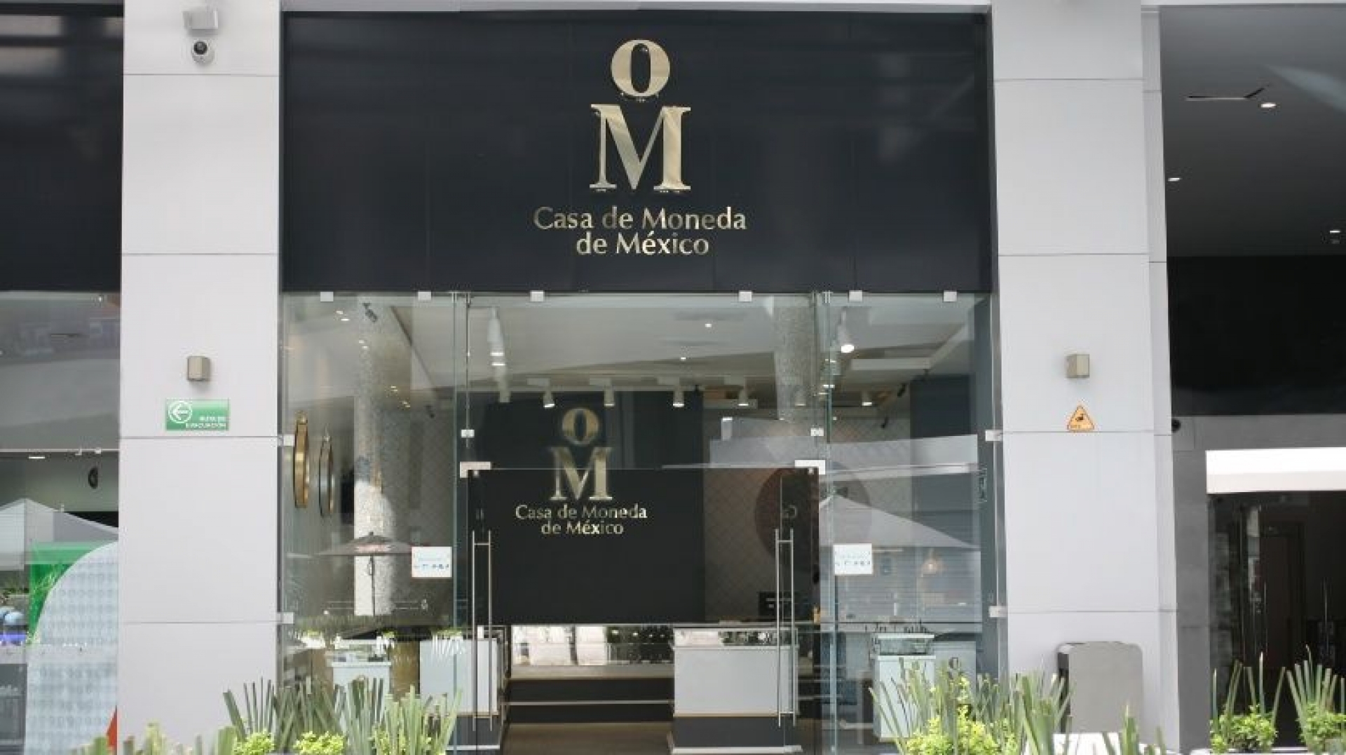 Roban Casa de la Moneda de México en Paseo de la Reforma