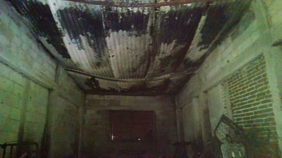 Una tapicería fue consumida por un incendio