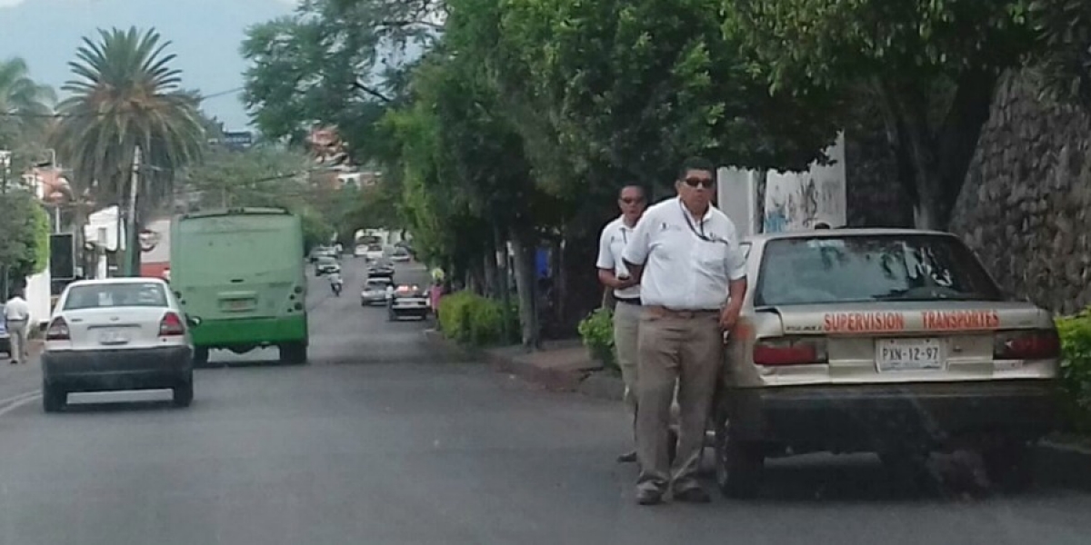 Realizan operativo supervisores de la SMyT, en Cuernavaca