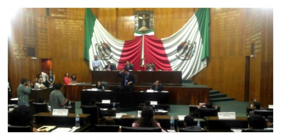 Plantean propuestas para resolver problemas sociales durante el Parlamento Juvenil