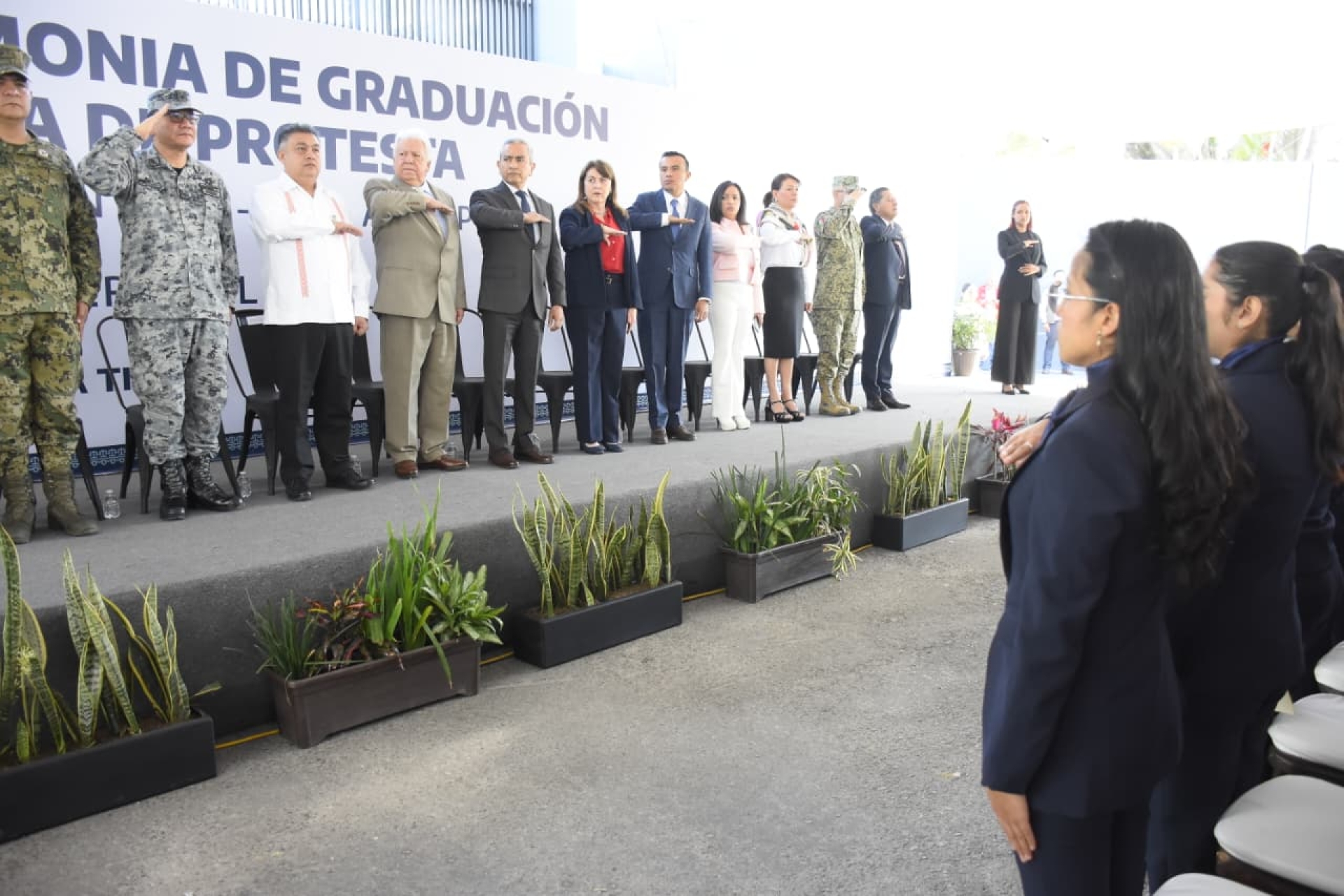 Realizan ceremonia de graduación y toma de protesta de generación 2025 de ministerios públicos, agentes de investigación y peritos