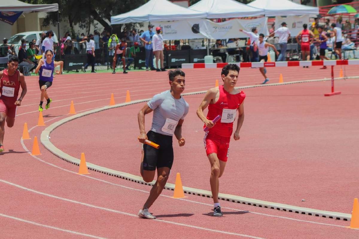 Luis Antonio Avilés, en el Campeonato Mundial de atletismo, en África