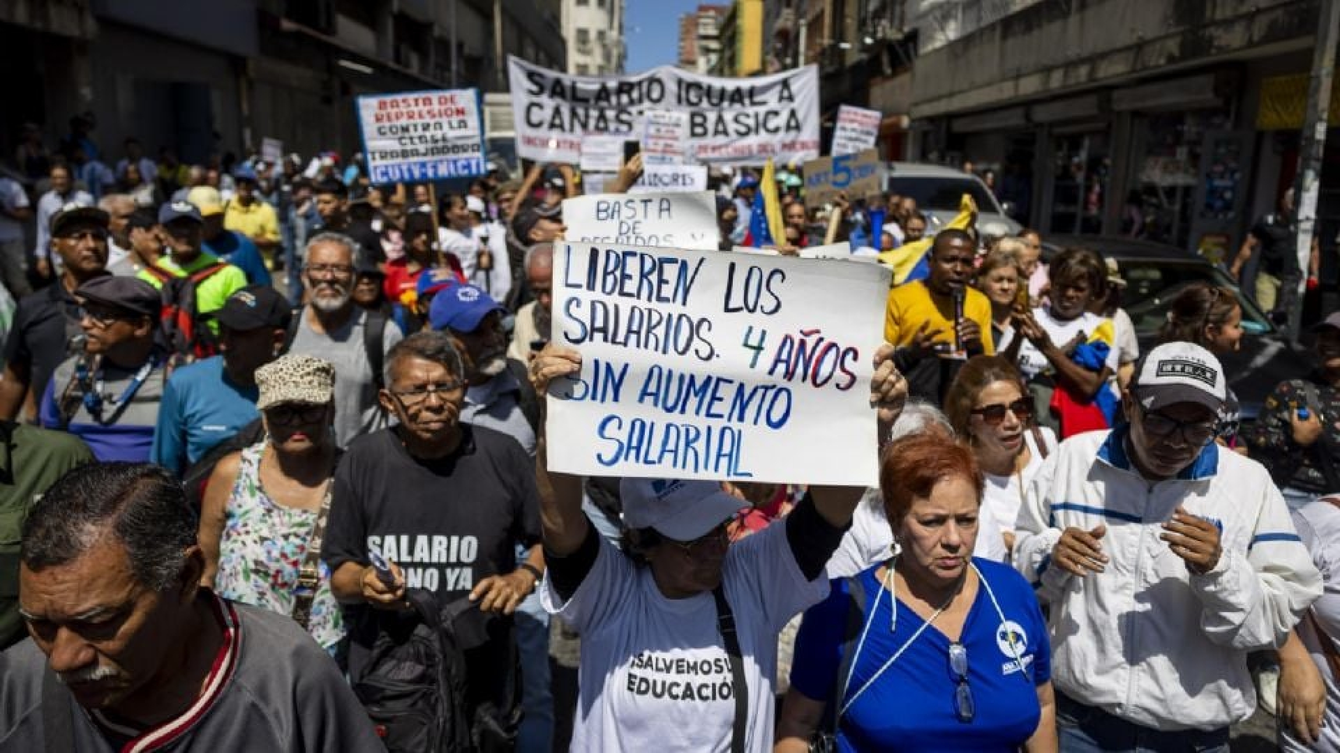 Protestas en Venezuela por aumento salarial y liberación de presos extranjeros