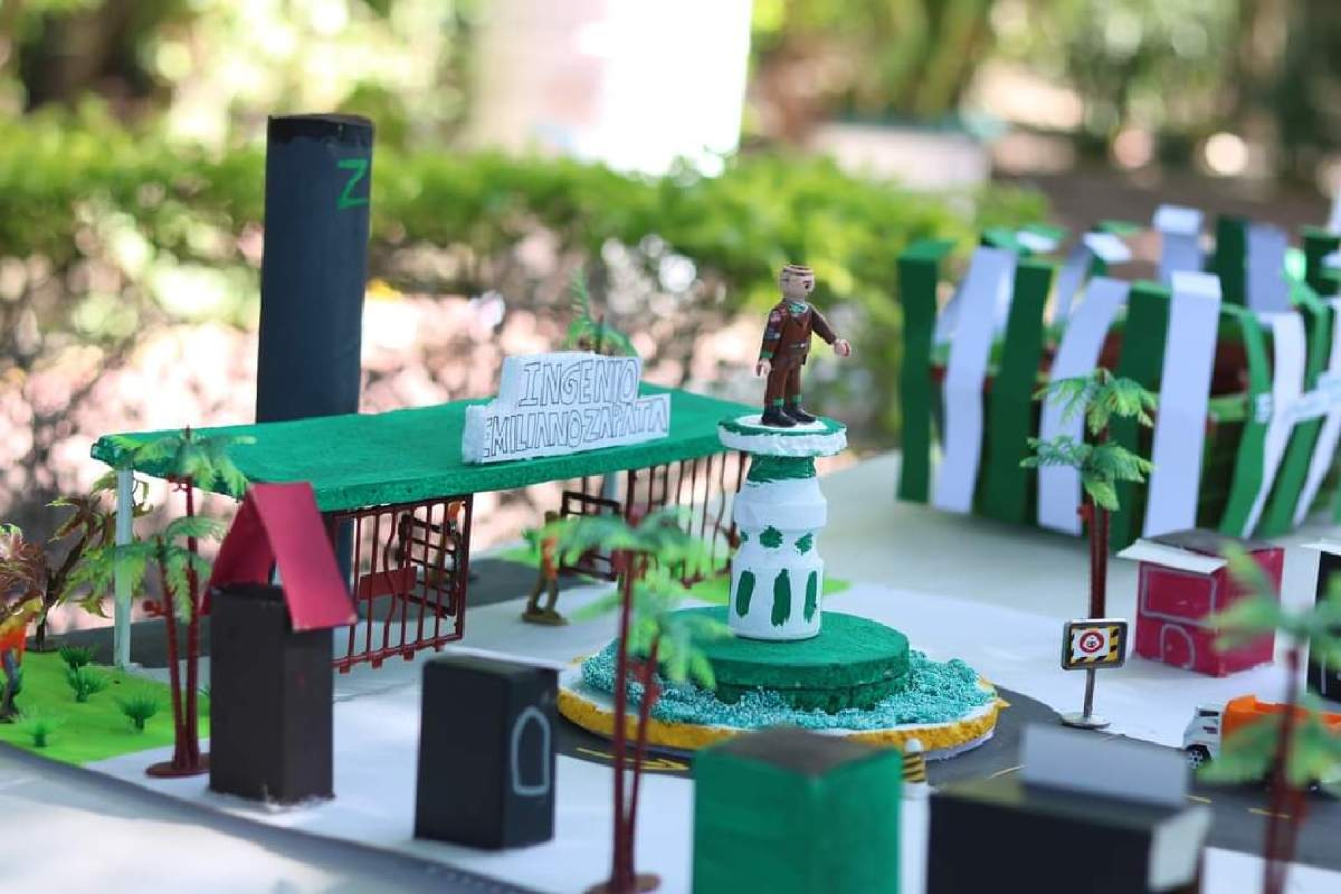 Montan alumnos exposición de lugares turísticos de Zacatepec